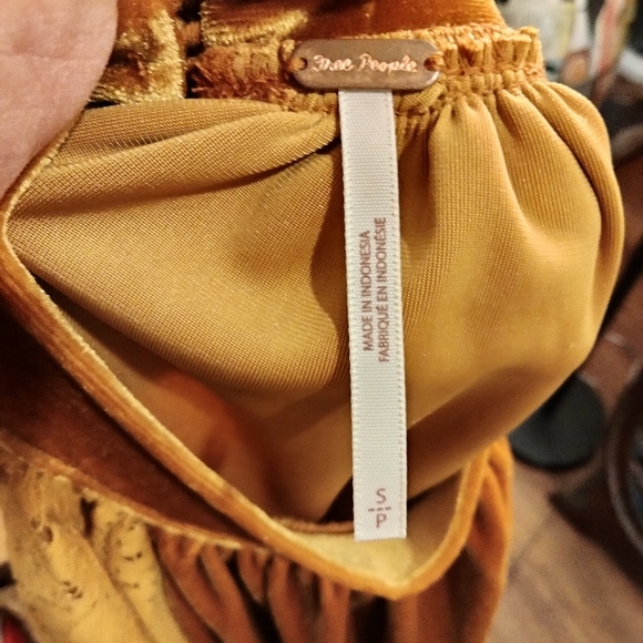 Free People mustard Velvet and Lace Top size small - Picture 10 of 11